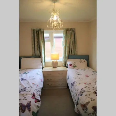بيت للعطل Daisy Lodge With Hot Tub