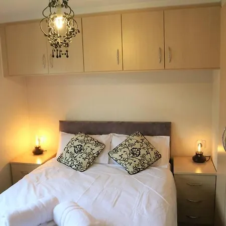 بيت للعطل Daisy Lodge With Hot Tub *